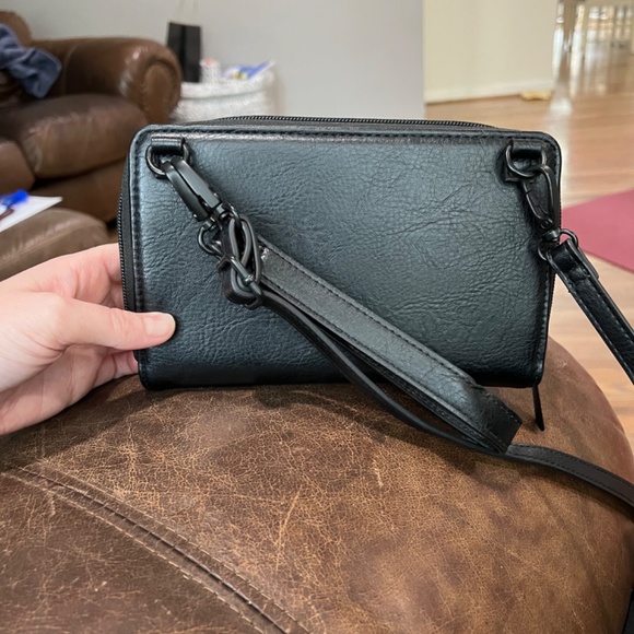 BEIS The Travel Wallet in Black - Picture 7 of 9